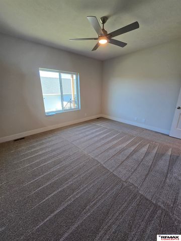 5821 S 94th Street, Lincoln, NE 68526