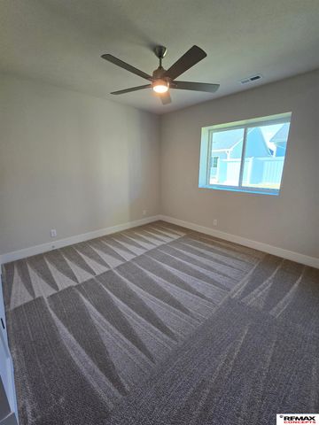 5821 S 94th Street, Lincoln, NE 68526