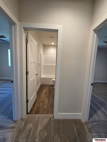 5821 S 94th Street, Lincoln, NE 68526