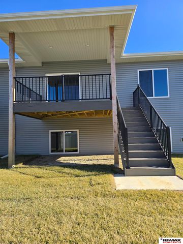 5821 S 94th Street, Lincoln, NE 68526