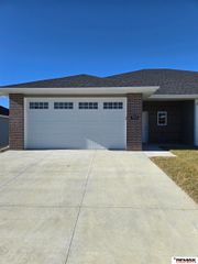 5821 S 94th Street, Lincoln, NE 68526