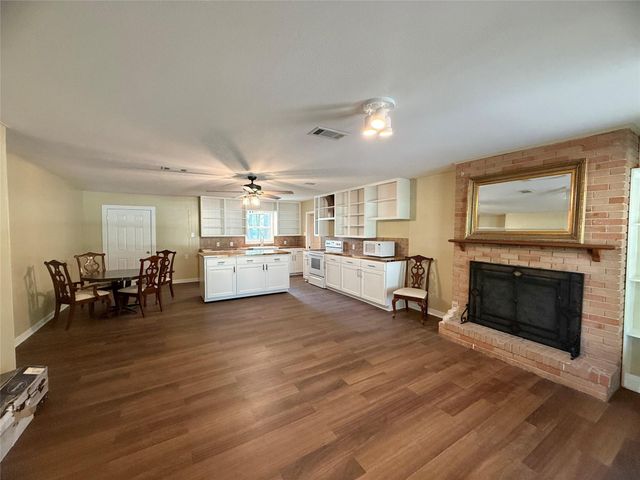 1139 County Rd 403, Anderson, TX 77830