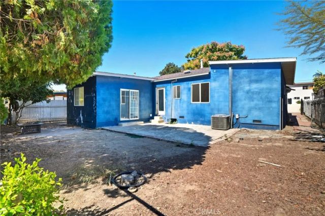 18308 Gresham, Northridge, CA 91325