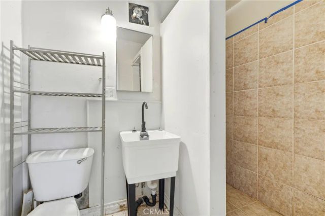 18308 Gresham, Northridge, CA 91325