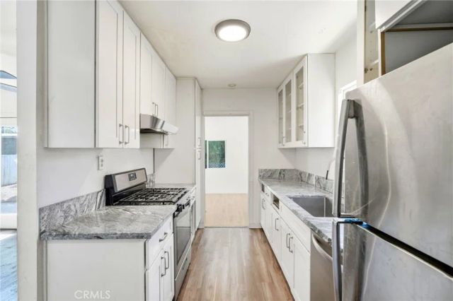 18308 Gresham, Northridge, CA 91325