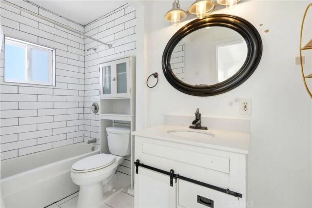 18308 Gresham, Northridge, CA 91325