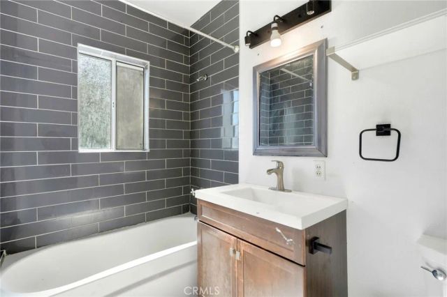 18308 Gresham, Northridge, CA 91325