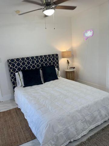 735 NE 37th Street B, Oakland Park, FL 33334