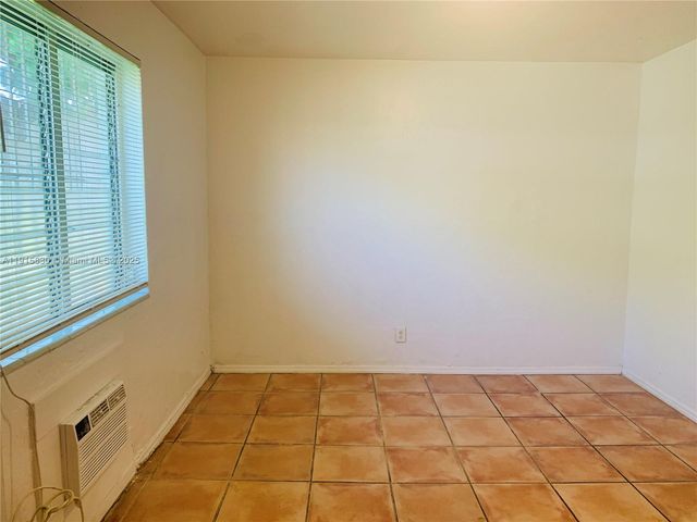 661 NE 86th St 3, Miami, FL 33138