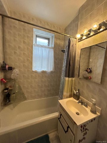 118-11 84th Avenue 418, Kew Gardens, NY 11415