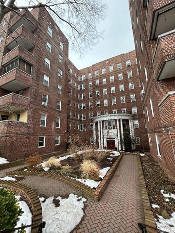 118-11 84th Avenue 418, Kew Gardens, NY 11415