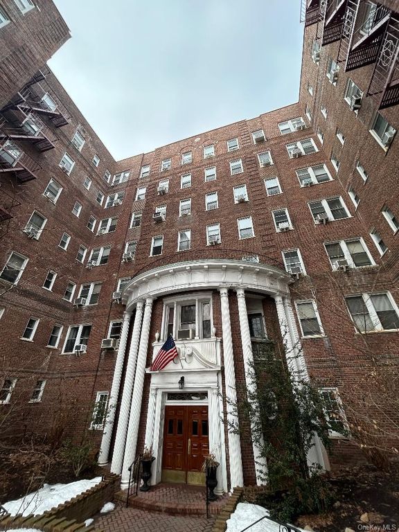 118-11 84th Avenue 418, Kew Gardens, NY 11415