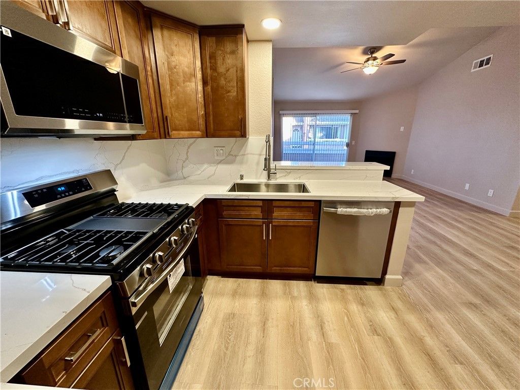 Image 16 of property listing at 10432 W Briar Oaks E, Stanton, CA 90680