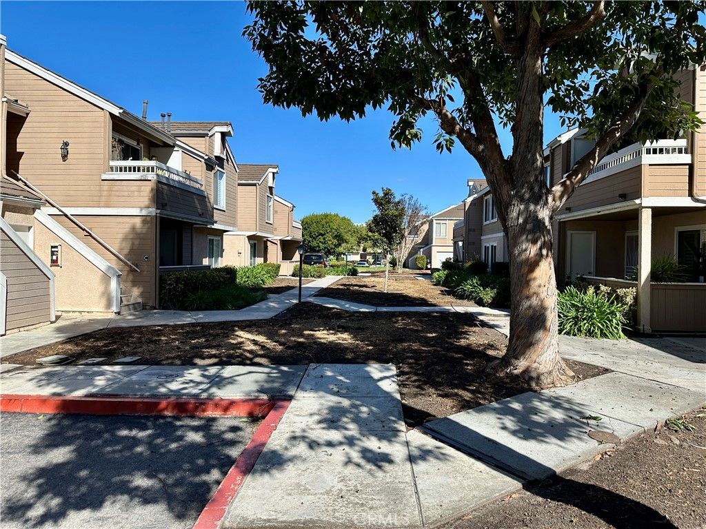 Image 4 of property listing at 10432 W Briar Oaks E, Stanton, CA 90680