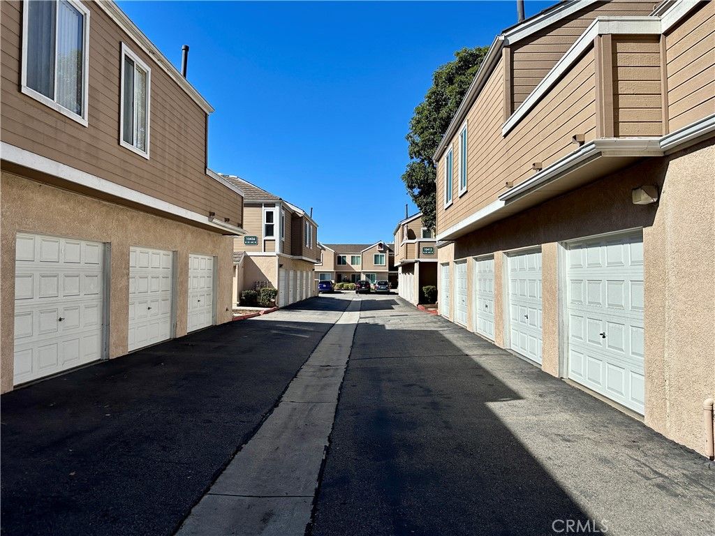 Image 5 of property listing at 10432 W Briar Oaks E, Stanton, CA 90680