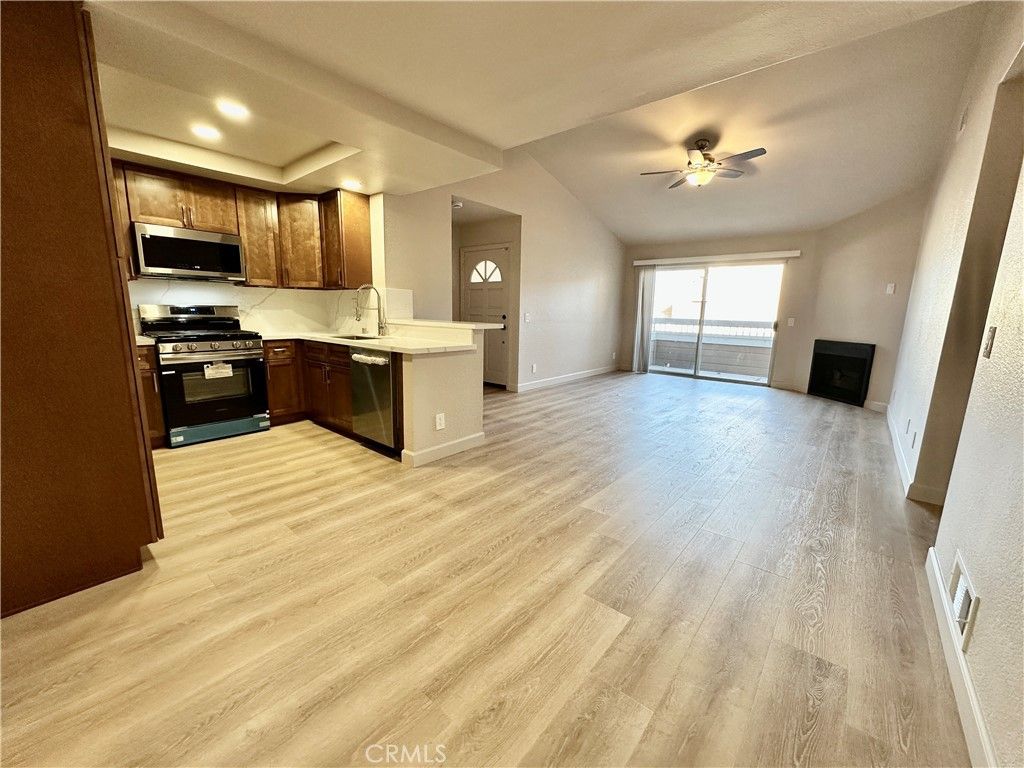 Image 8 of property listing at 10432 W Briar Oaks E, Stanton, CA 90680