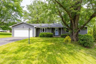 4 Parkland Drive, Perinton, NY 14450
