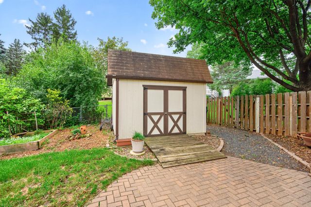 7948 Blanchard Way, Inver Grove Heights, MN 55076