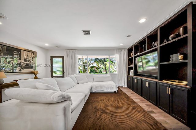 10627 NE 11th Ave, Miami Shores, FL 33138