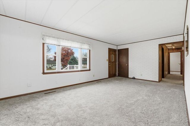 14935 HARRIMAN Lane, Council Bluffs, IA 51503