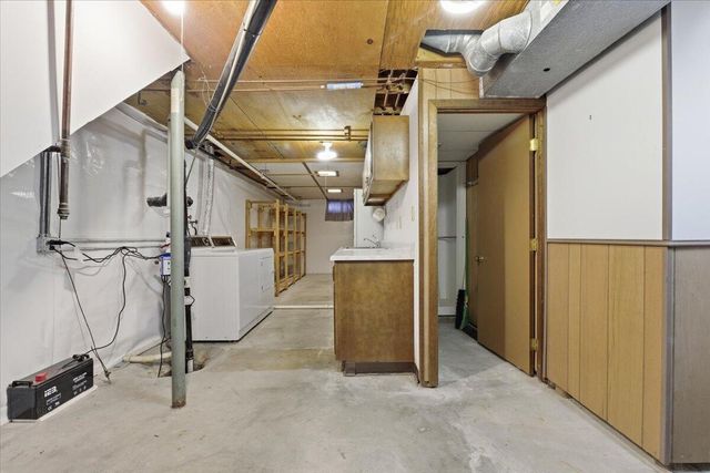 14935 HARRIMAN Lane, Council Bluffs, IA 51503