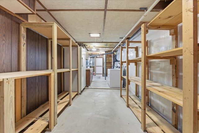 14935 HARRIMAN Lane, Council Bluffs, IA 51503