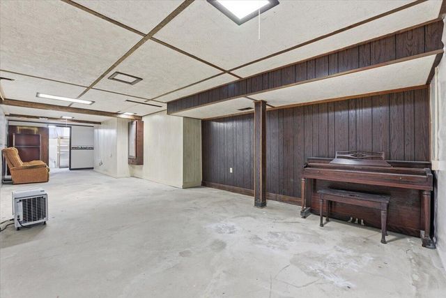 14935 HARRIMAN Lane, Council Bluffs, IA 51503