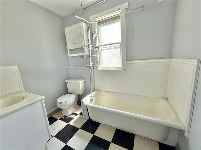 805 Stambaugh Ave, Sharon, PA 16146