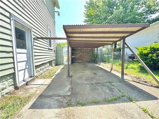 805 Stambaugh Ave, Sharon, PA 16146