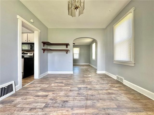 805 Stambaugh Ave, Sharon, PA 16146