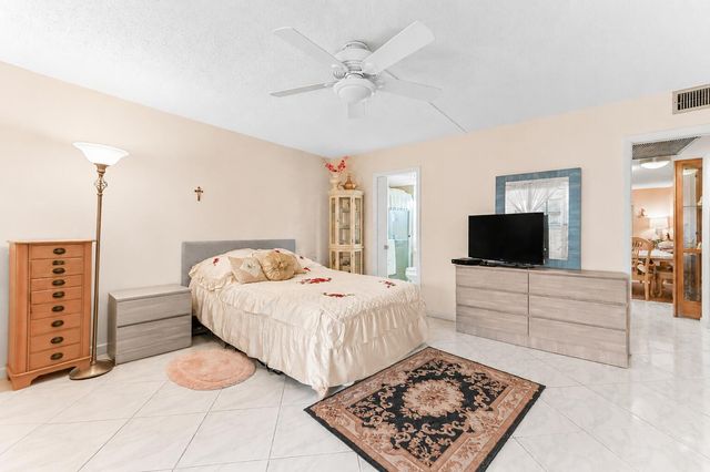1069 Cornwall D, Boca Raton, FL 33434