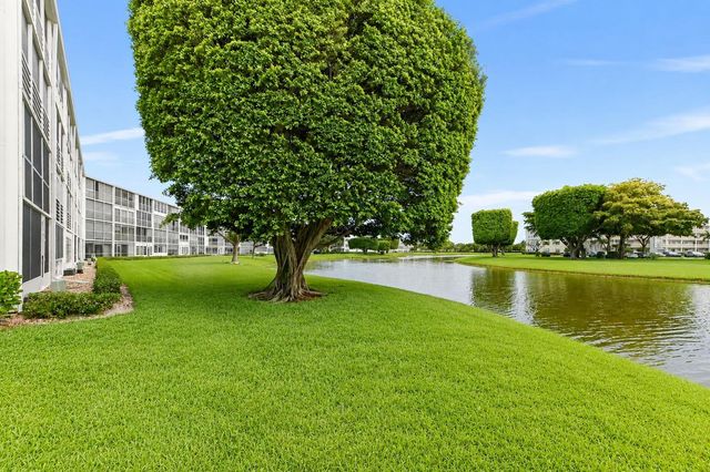 1069 Cornwall D, Boca Raton, FL 33434