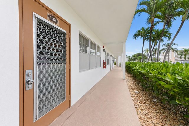 1069 Cornwall D, Boca Raton, FL 33434