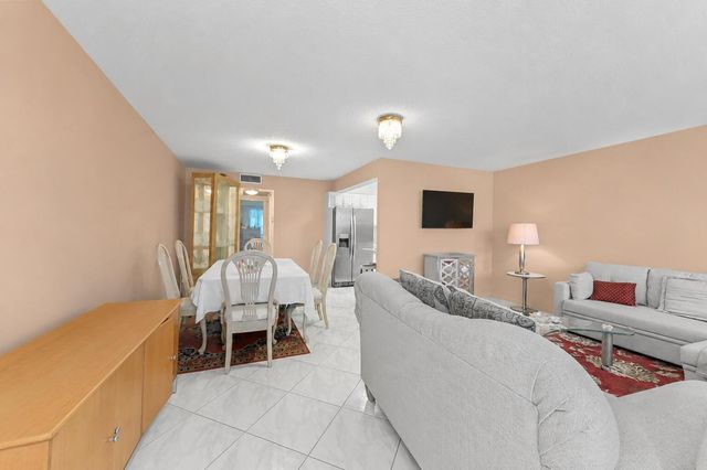 1069 Cornwall D, Boca Raton, FL 33434