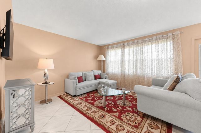 1069 Cornwall D, Boca Raton, FL 33434