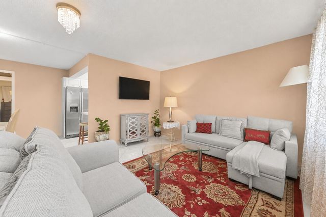 1069 Cornwall D, Boca Raton, FL 33434