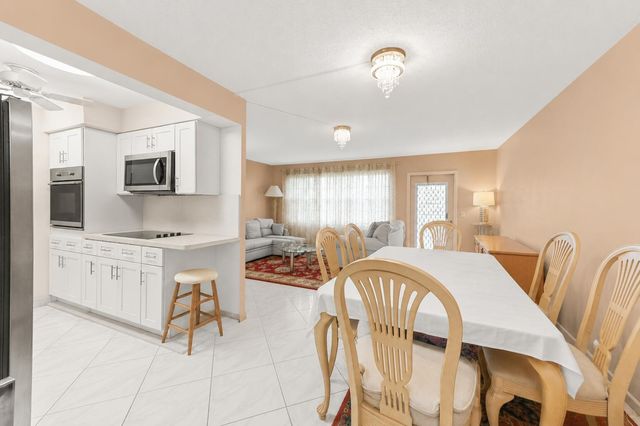 1069 Cornwall D, Boca Raton, FL 33434
