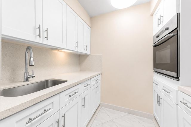 1069 Cornwall D, Boca Raton, FL 33434