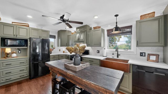 1914 12th Avenue NE, Austin, MN 55912