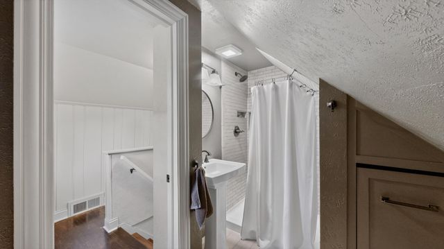 1914 12th Avenue NE, Austin, MN 55912