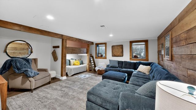 1914 12th Avenue NE, Austin, MN 55912