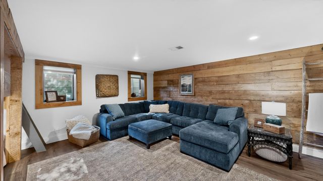 1914 12th Avenue NE, Austin, MN 55912