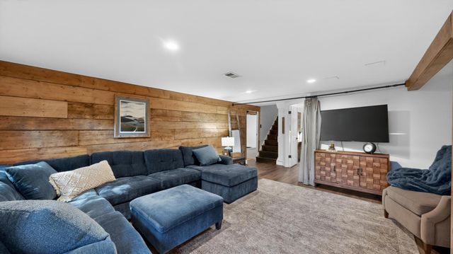 1914 12th Avenue NE, Austin, MN 55912