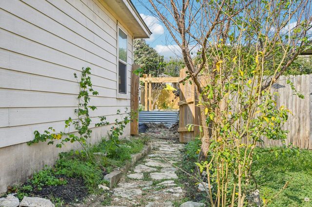 209 Wisteria WAY, San Marcos, TX 78666