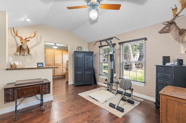 2201 Carolyn DR, Taylor, TX 76574