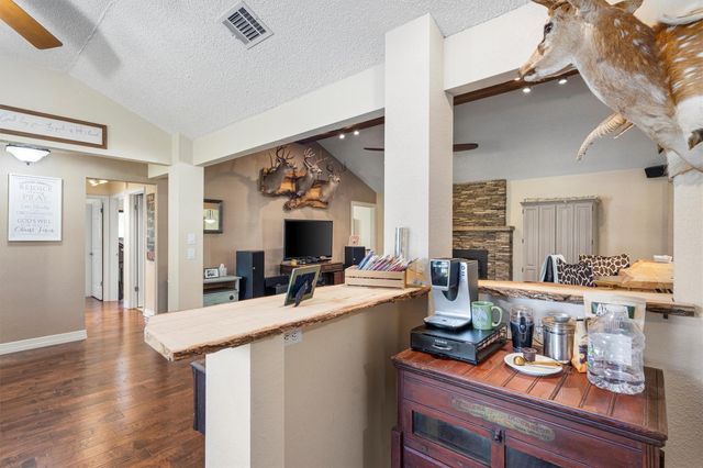 2201 Carolyn DR, Taylor, TX 76574