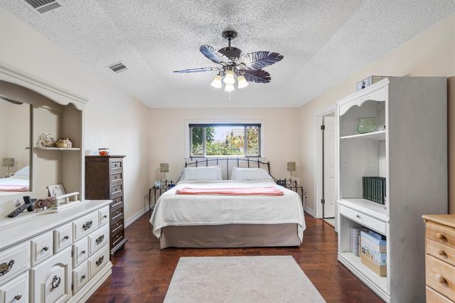 2201 Carolyn DR, Taylor, TX 76574