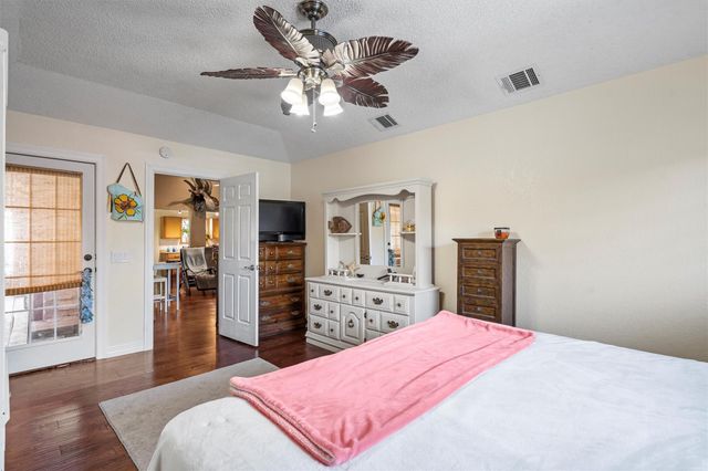 2201 Carolyn DR, Taylor, TX 76574