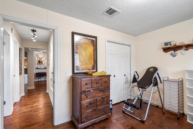 2201 Carolyn DR, Taylor, TX 76574