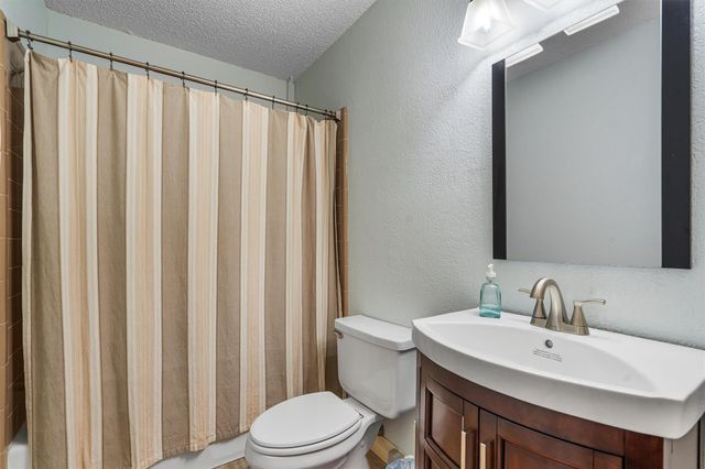 2201 Carolyn DR, Taylor, TX 76574